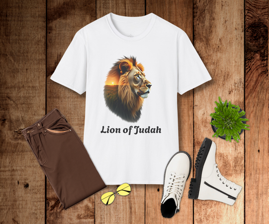 Majestic Lion Graphic T-Shirt for Nature Lovers